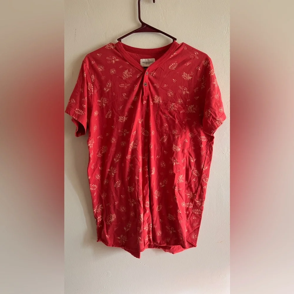 Patterned Obey tee! - Picture 1 of 3